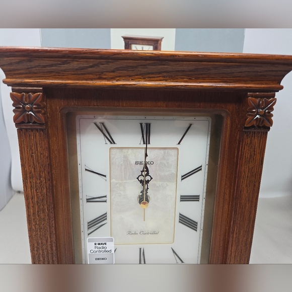 Seiko Radio Controlled Mantle Wood Clock Medium Brown Tone Abalone Insert Ornate - Picture 2 of 15